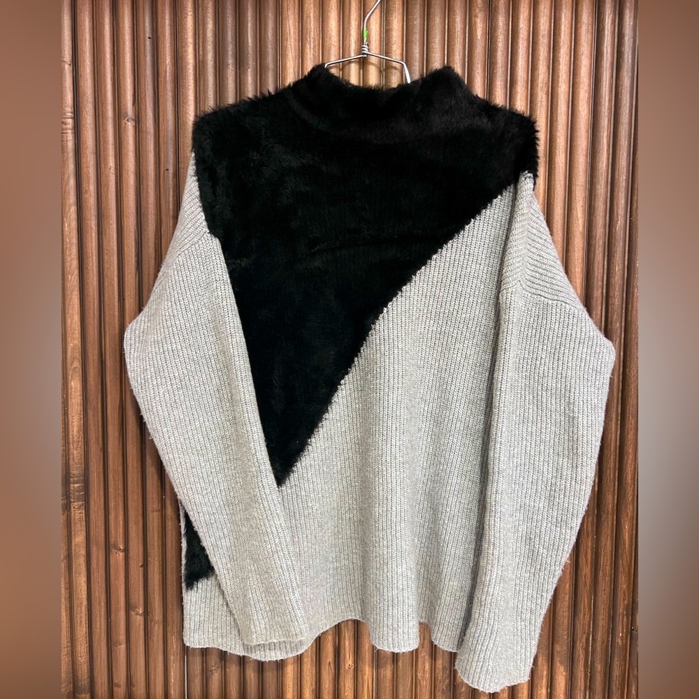 Vince Camuto Color-block Sweater Size Medium